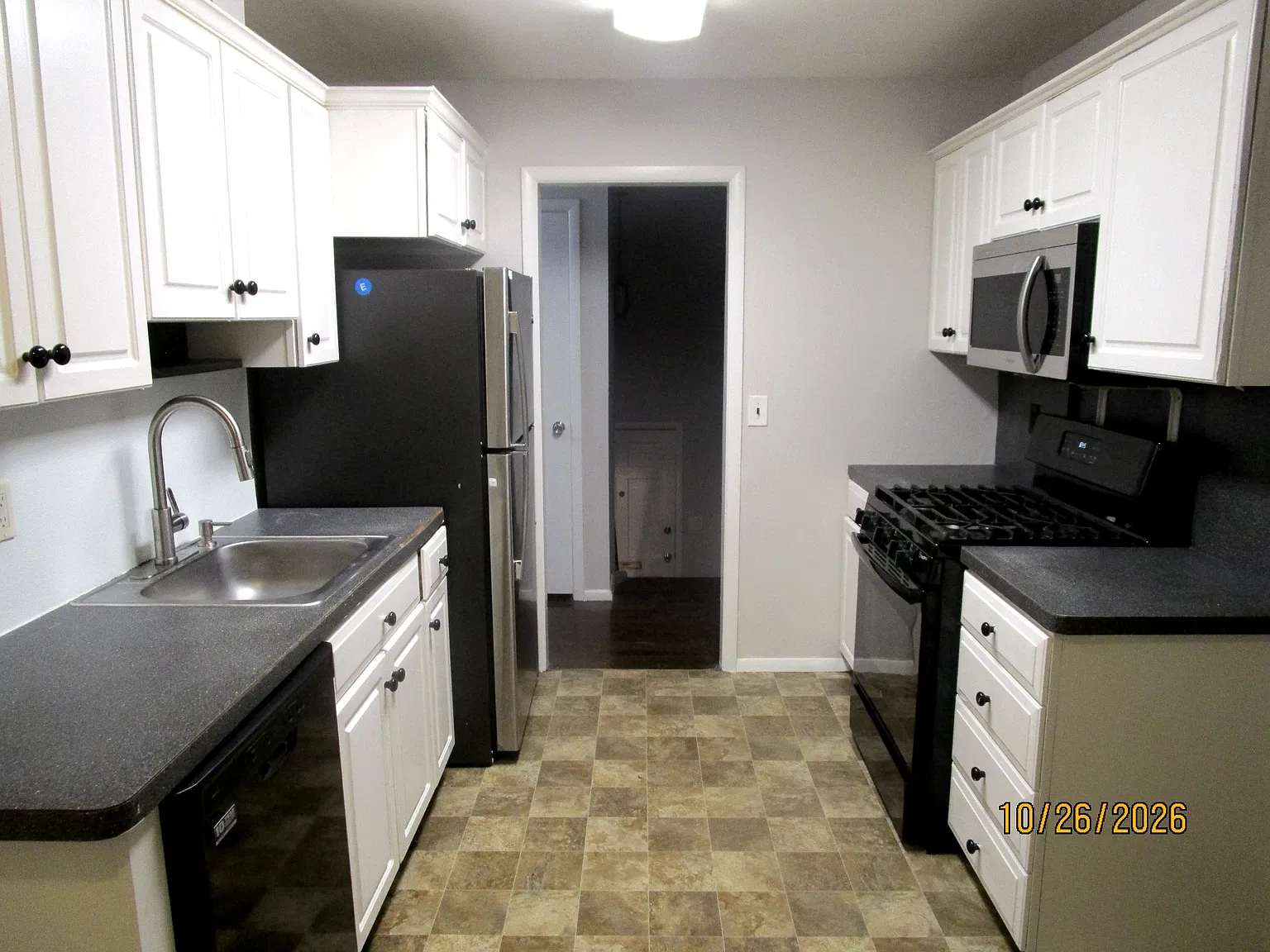 4 bed, 1.5 bath, 1632 sqft, $3,400 — Photo 2