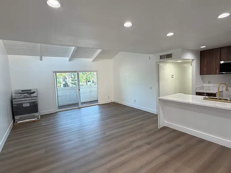 10331 Lindley Ave #209 — Photo 10