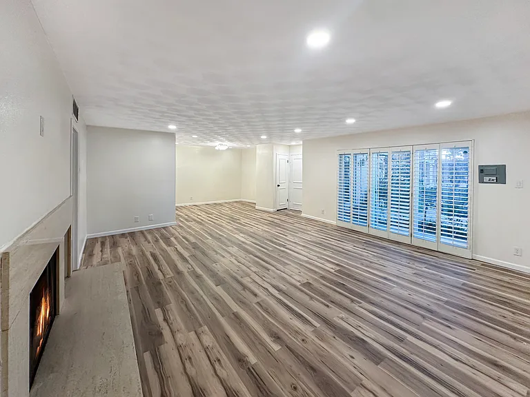 2301 Ridgmar Plz — Photo 11