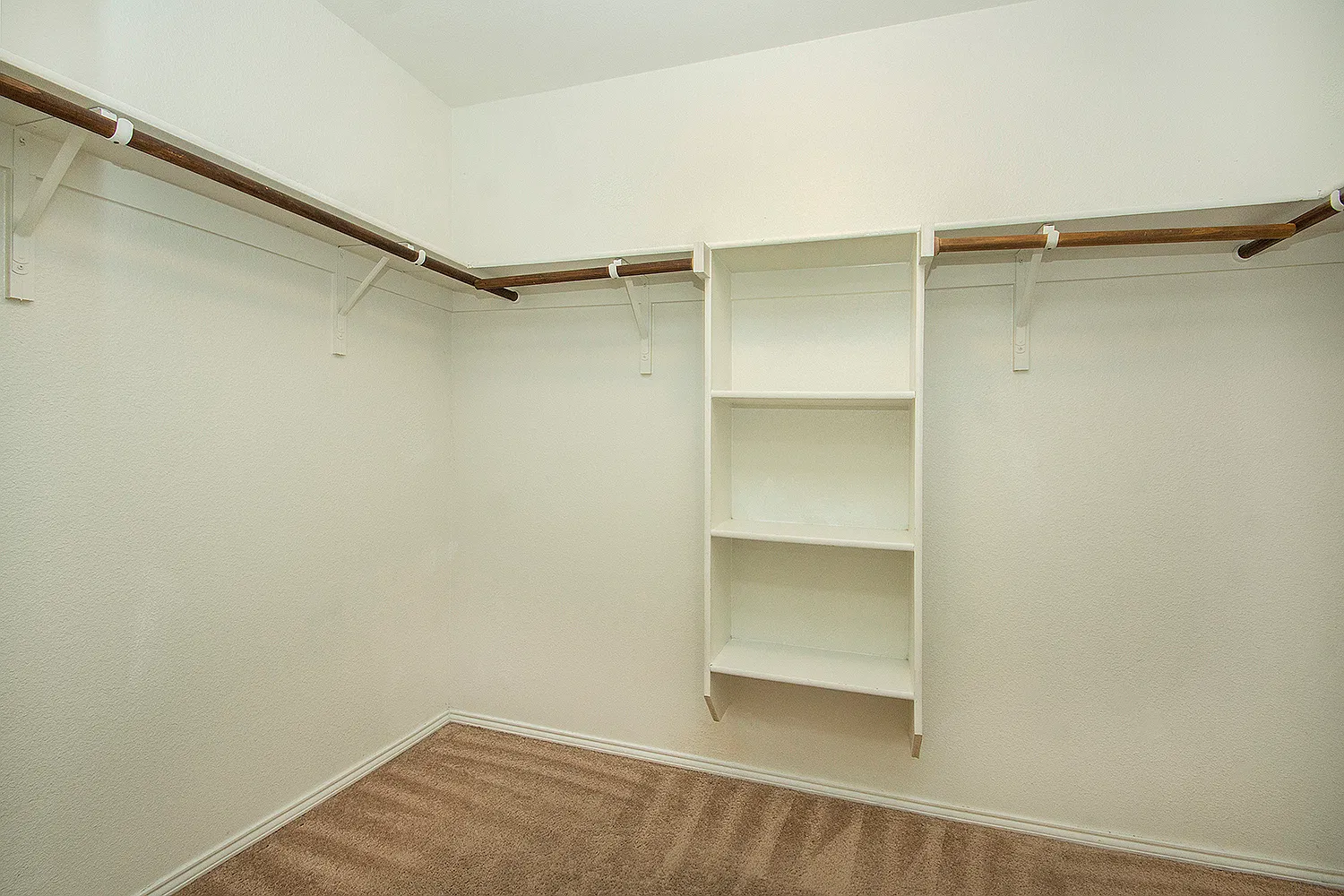 4 bed, 2.5 bath, 2358 sqft, $2,250 — Photo 1