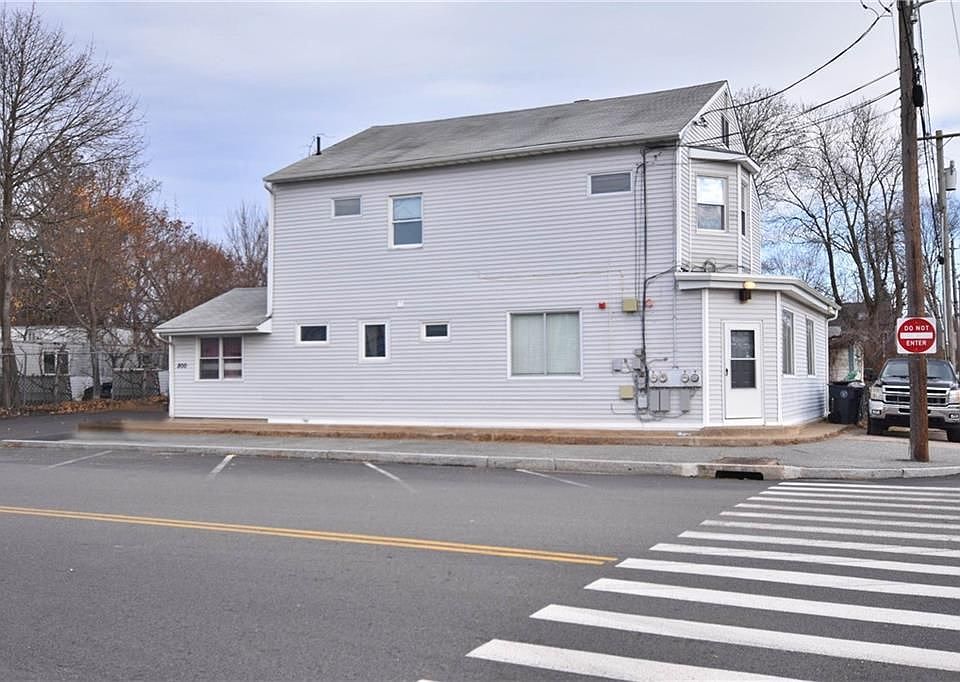 1st image of 800 Oakland Beach Ave APT B