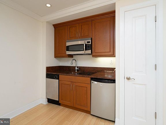 3rd image of 1701 Locust St Unit 1417