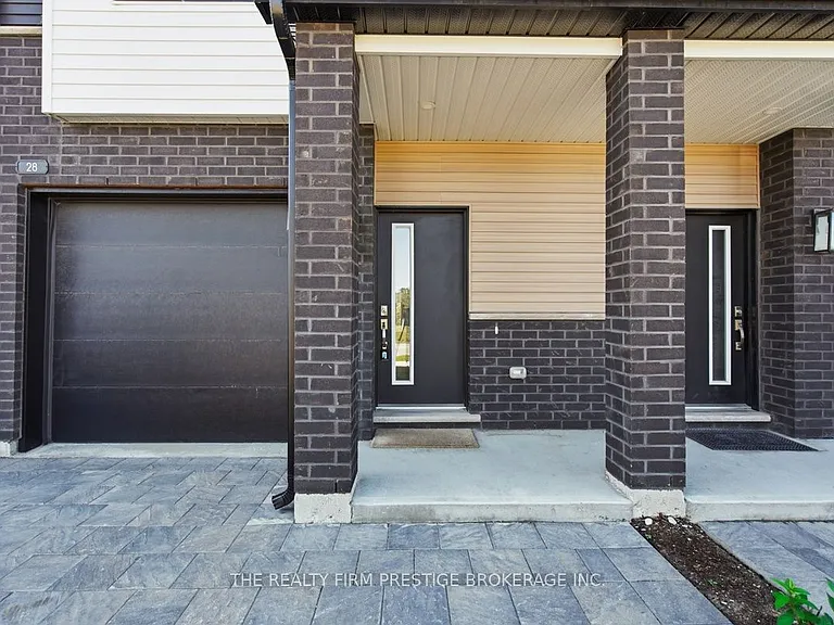 1595 Capri Cres #28 — Photo 2