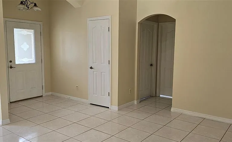 15209 SW 46th Cir — Photo 2