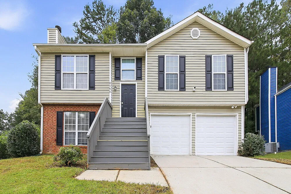 3 bed, 2.0 bath, 1436 sqft, $1,805 — Photo 1