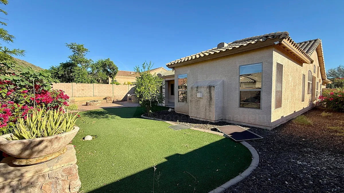 5 bed, 3.0 bath, 2970 sqft, $3,099 — Photo 4