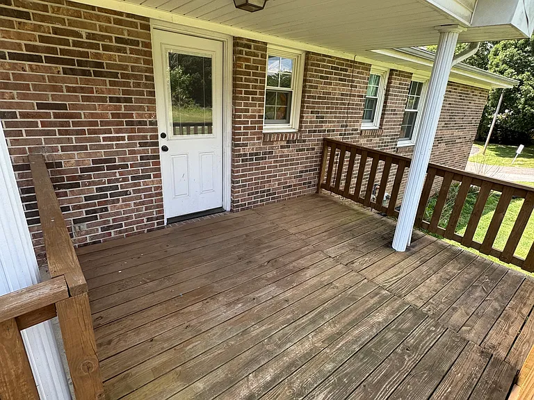 503 Center Dr — Photo 3