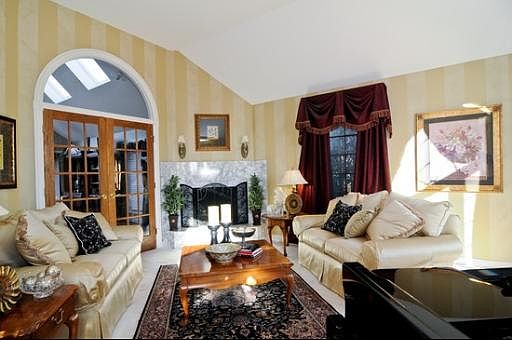 5th image of 15713 S Glenlake Dr