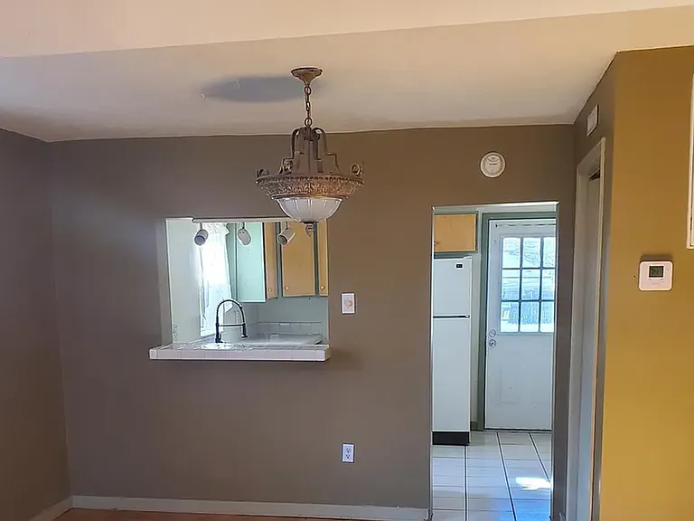 2049 N Benton Ave — Photo 11