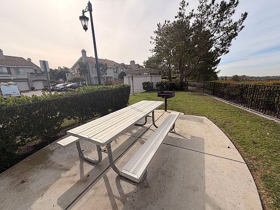 4th image of 271 California Ct