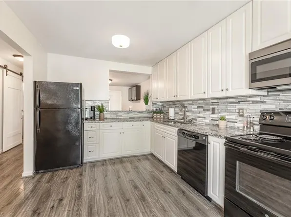 907 Shelby Dr APT D, Greensboro, NC 27409