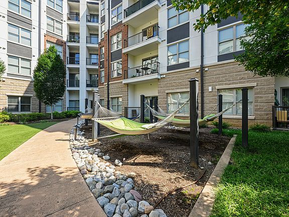 5th image of 1010 W Trade St APT 420