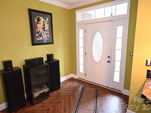 5th image of 3951 Springs Rd