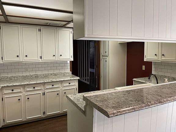 5th image of 12 Heatherwood Dr