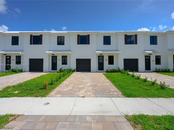 860 SW 1st St, Florida City, FL 33034