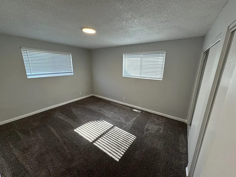 2590 W Robin Rd — Photo 7