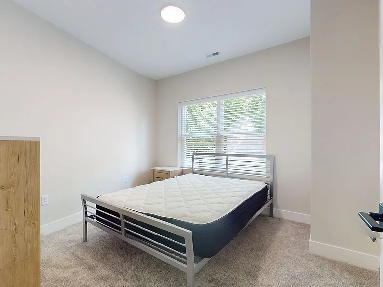 305 W Washington St — Photo 34