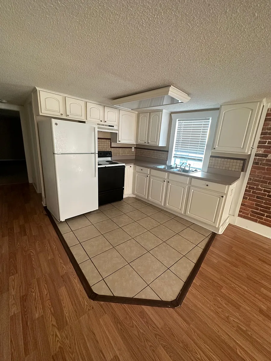 Building Photo - 133 Circle Park Dr #133