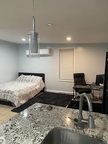 164 Bridgham St #1R Photo 1