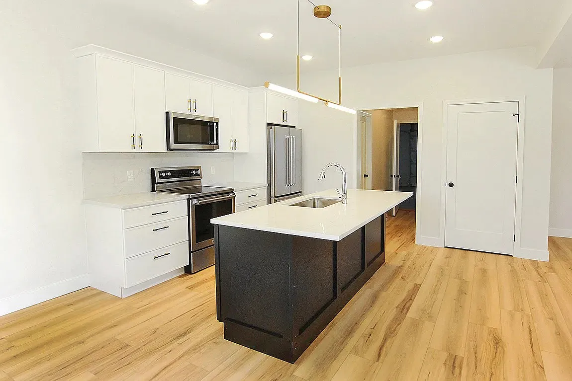 3011Hawthorne — Photo 4
