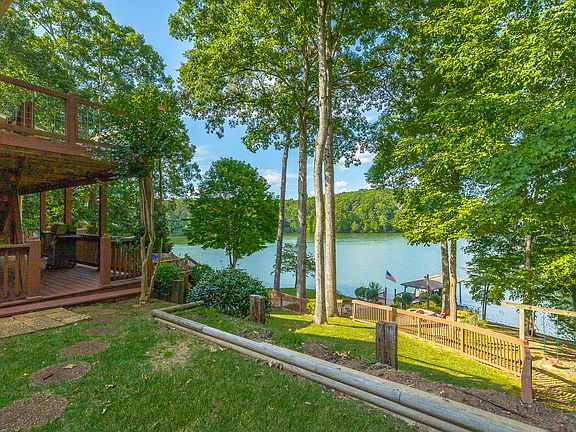 5th image of 4015 Leeward Ln #11