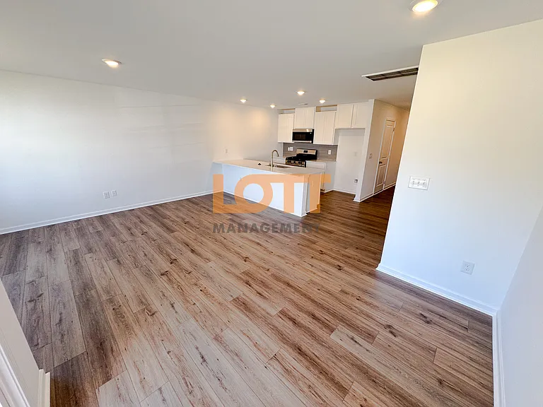202 Hunthill Rd — Photo 10