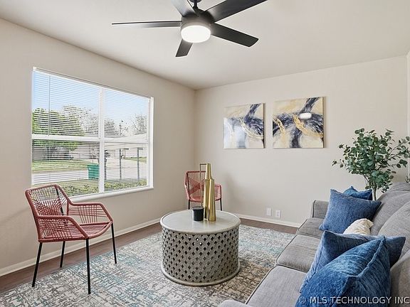 3rd image of 226 W Orleans Ave