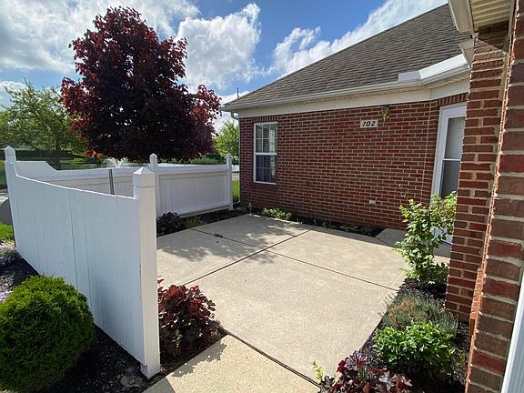5th image of 702 Hampton Woods Dr