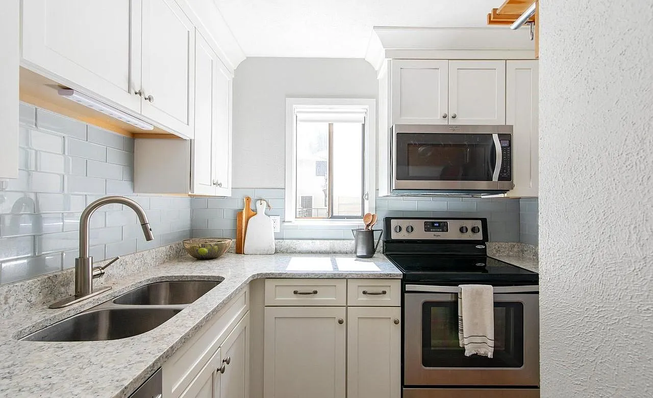 2 bed, 986 sqft, $3,200 — Photo 4