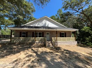 4901 Oakplace Dr, Vancleave, MS 39565