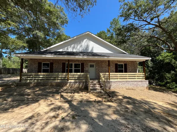 4901 Oakplace Dr, Vancleave, MS 39565