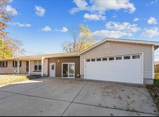 2308 Valley Park Rd, Fenton, MO 63026