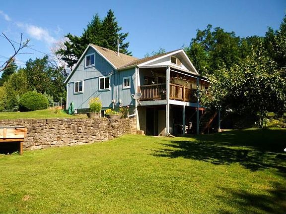 2nd image of 246 NW Roosevelt St