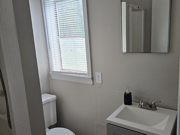 2nd image of 3950 S Dixie Rd #7