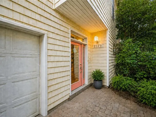 217 64th St #B, Virginia Beach, VA 23451