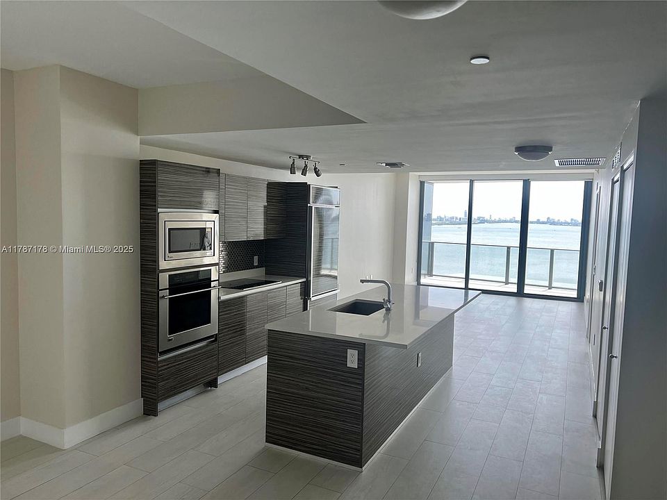 1st image of 460 NE 28th St #6