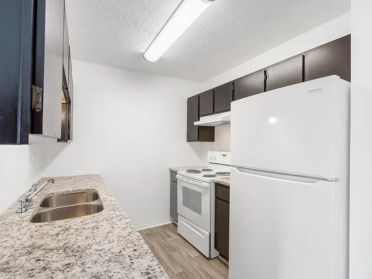 722 Brett Cir — Photo 7