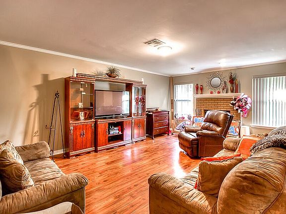 Spacious living room