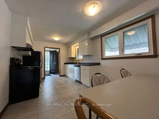 19 Sandbourne Cres — Photo 10
