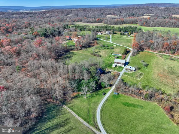 2 Greening Life Ln, Shermans Dale, PA 17090