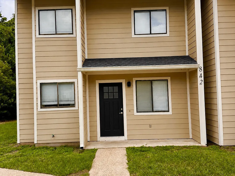 842 West St #842