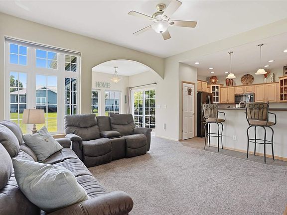 4th image of 850 Fox Valley Dr