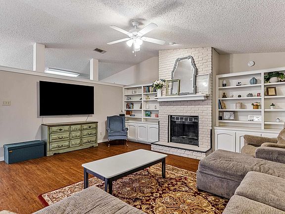 2nd image of 1805 Townhouse Dr Unit A