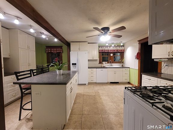 4th image of 130 Woodbine Street