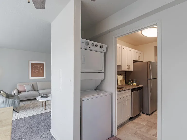 The Carlyle Apartment Homes — Photo 3