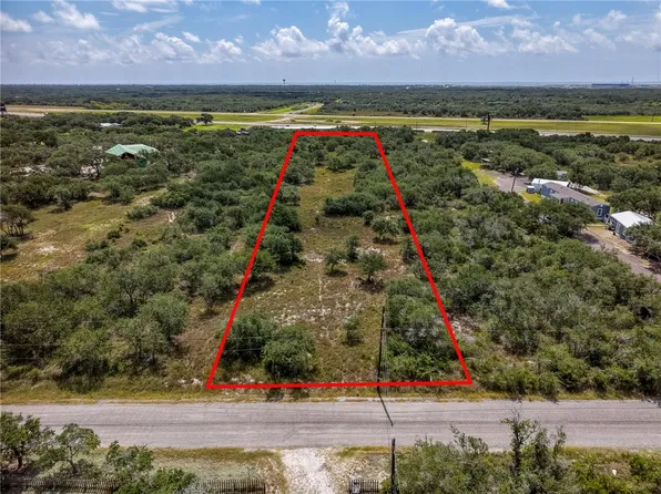 814 Holly Dr, Rockport, TX 78382