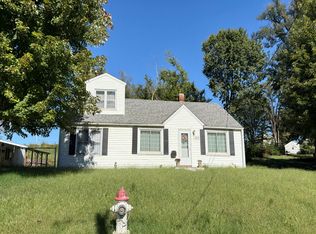 929 Sunset Dr, Saint Joseph, MO 64503