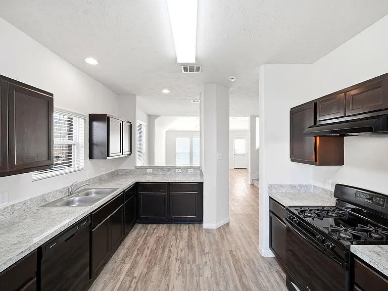 19 Santa Barbara Dr — Photo 11