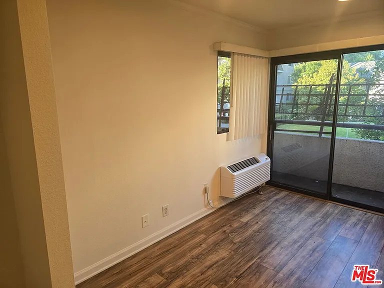 435 S Virgil Ave #113 — Photo 14