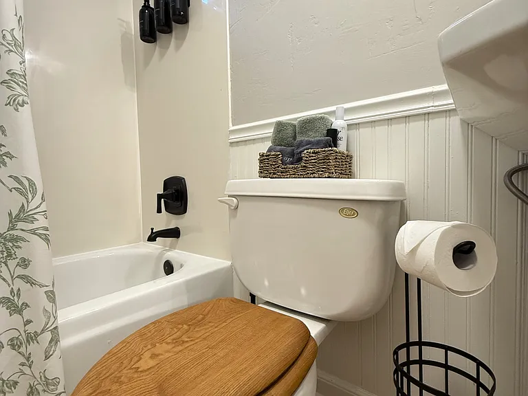 242 W Rosser St — Photo 12